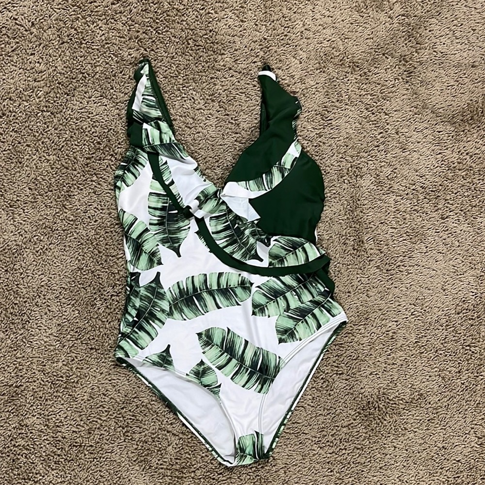 Swimsuit 🩱 - Picture 2 of 13